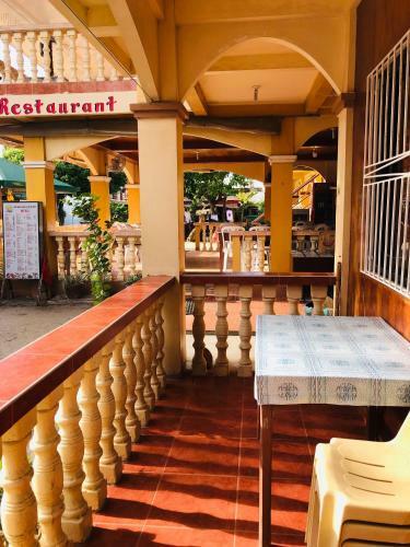 Posada White Beach Lodge And Restaurant