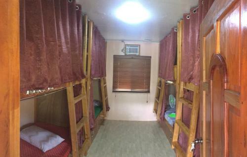 B&r Hostel Nagtabon