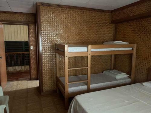 Hotel Oyo 633 Abelardo's Pension House