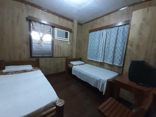 Hotel Oyo 633 Abelardo's Pension House