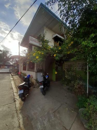 Hotel Oyo 633 Abelardo's Pension House