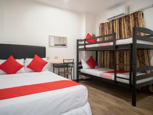 Hotel Vaccinated Staff - Oyo 552 Vines Ape Nap Hostel