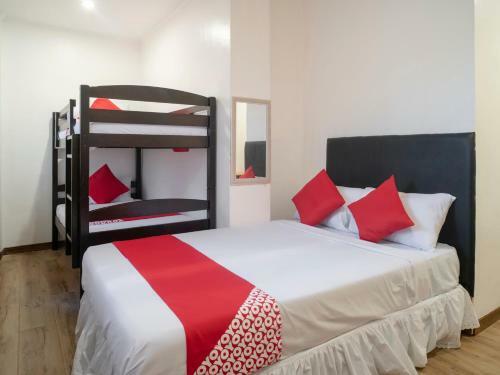 Hotel Vaccinated Staff - Oyo 552 Vines Ape Nap Hostel