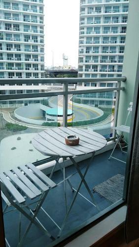 Apartamentos John's Azure Wavepool Near Airport