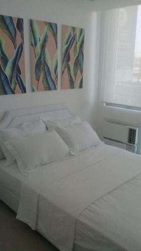 Apartamentos John's Azure Wavepool Near Airport