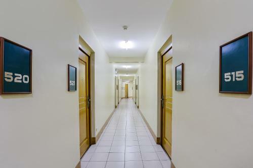 Hotel Vaccinated Staff - Oyo 190 Anglo Residences