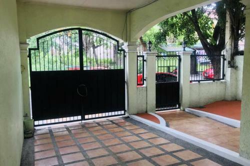 Spacious House In Bf Resort Las Pinas