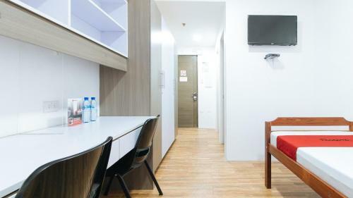 Hotel Reddoorz Plus @ 1318 Residences