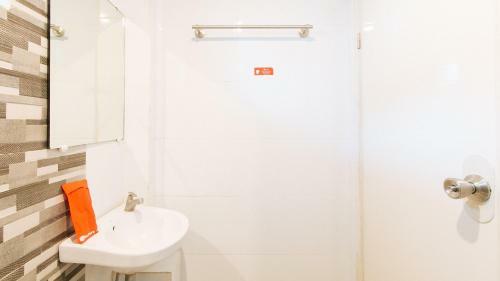 Reddoorz @ Walk Inn Hotel