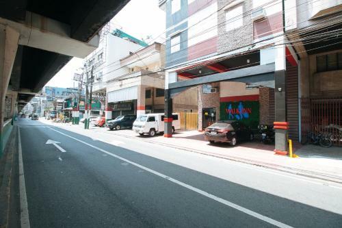 Reddoorz @ Walk Inn Hotel