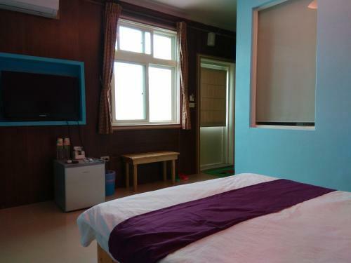 Blue% Hotel