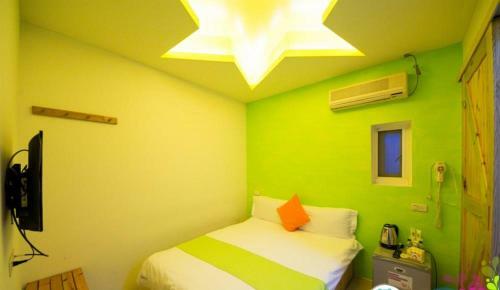 Blue% Hotel