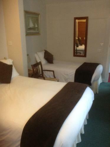 Hostal Bridgefoot Guest House