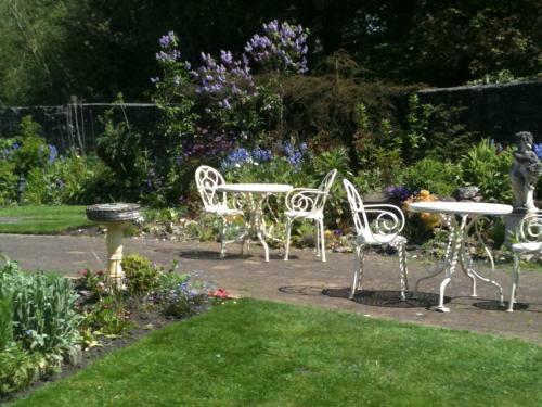 Hostal Bridgefoot Guest House