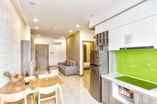 Sandy Gold - Oceanus Apartments