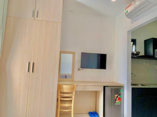 Lee Apartment