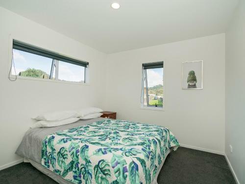 Sundaze Escape - Cooks Beach Holiday Home