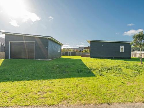 Sundaze Escape - Cooks Beach Holiday Home