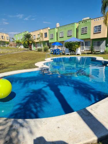 Hermosa Casa Con Alberca Y Jard�n By Dian