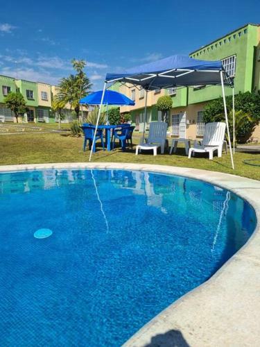 Hermosa Casa Con Alberca Y Jard�n By Dian