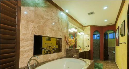 Esmeralda 3br Ea 102 By Casago