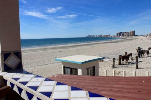 Las Gaviotas 2br 402 By Casago