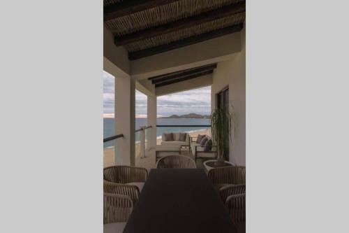 Villa Luxurious Unique & Enchanting 5 Br Ph Ocenan Front