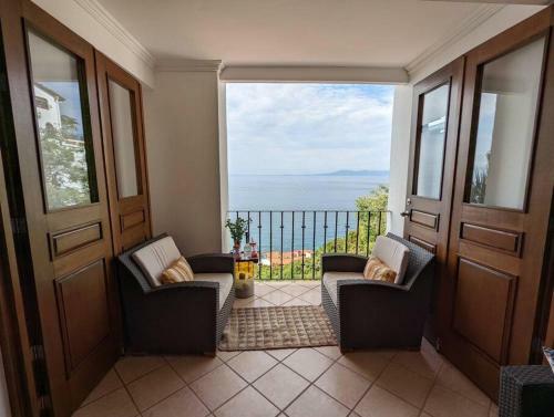 Apartamento 2 Bed/2 Bath Condo W/stunning Ocean Views & Pool