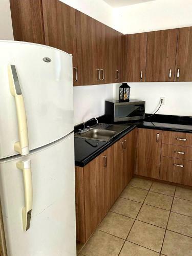 Apartamento Nuevo Con Alberca En Primer Piso