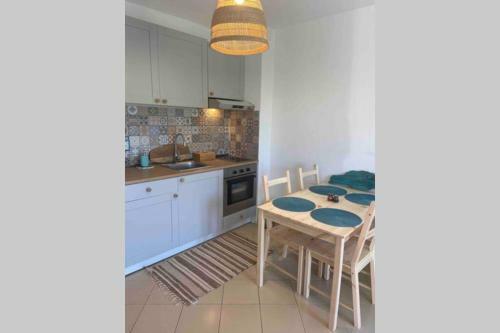 Seaview Dreamy Apartment With A Pool And Garden