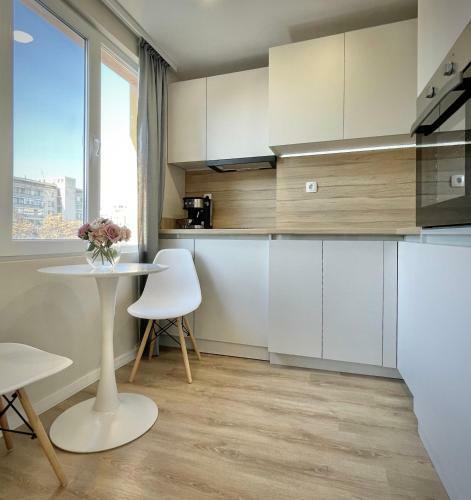 Apartamento Elegant Studio For 4 Persons In Center & Parking