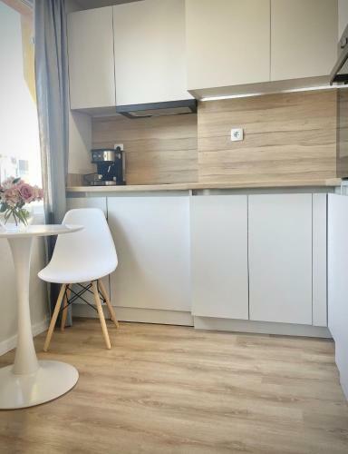 Apartamento Elegant Studio For 4 Persons In Center & Parking
