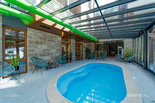 103 Alpine Hotel