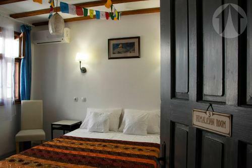 Hostal Base Camp Guesthouse