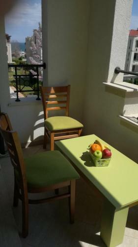 Green Life Yellow Apartment