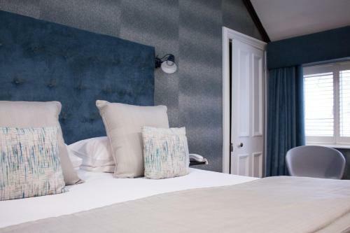Ascot House Hotel