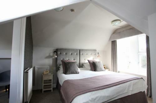 Ascot House Hotel