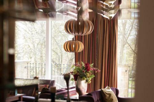 Ascot House Hotel