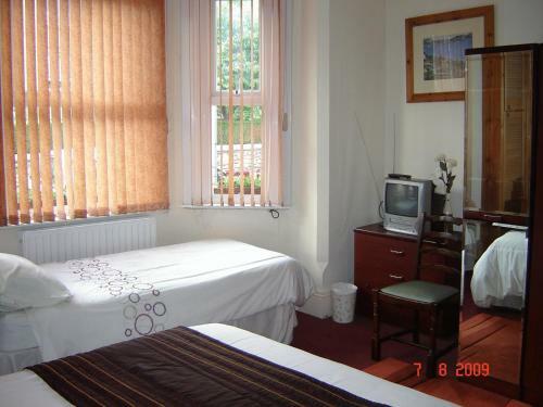 Hostal White House View Guest House