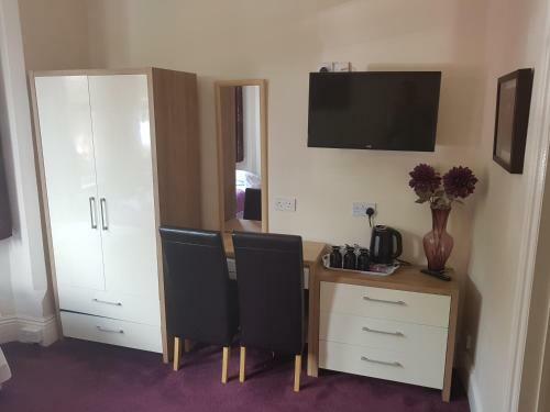 Hostal White House View Guest House