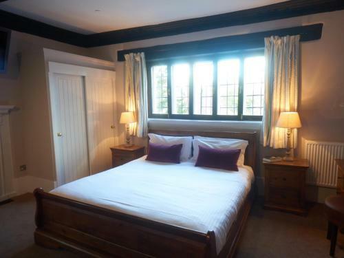 Posada Bear And Ragged Staff