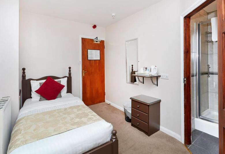 Hostal Conifers Guest House