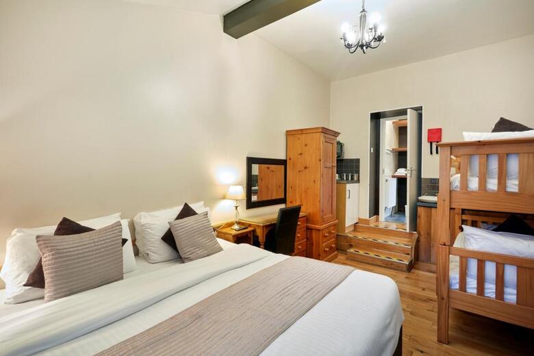 Hostal Conifers Guest House