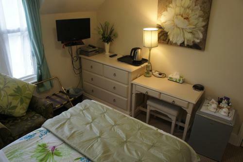 Hostal Athena Guest House