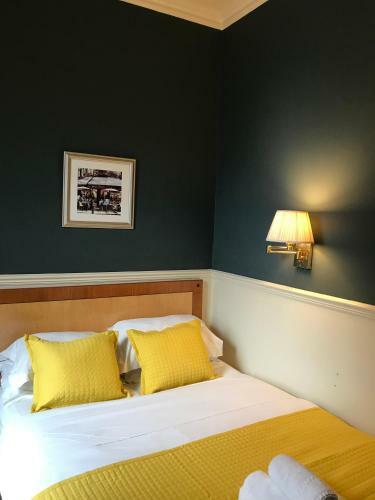 Eurobar Cafe & Hotel - B&B