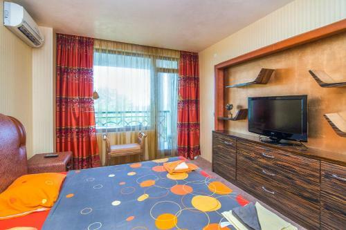 Front Beach Designer Apartment Golden Sands