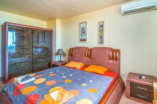 Front Beach Designer Apartment Golden Sands