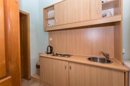 Center Brand New Apartment 4