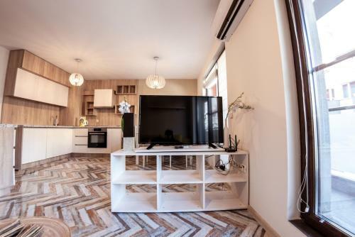 Bright 1bdr Apartment With A Balcony