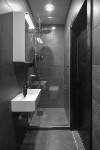 R-varna Deluxe Apartments